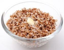 O mingau de trigo sarraceno é o prato principal da dieta do trigo sarraceno